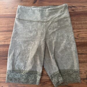 Gilded Intent Green Lace Trim Bike Shorts Womens Small EUC